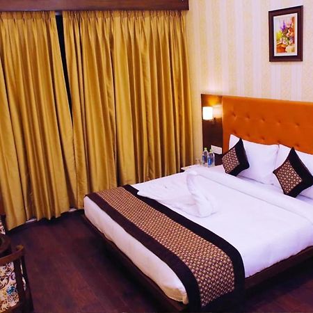 Hotel Citi Inn Grande Zirakpur Exteriör bild