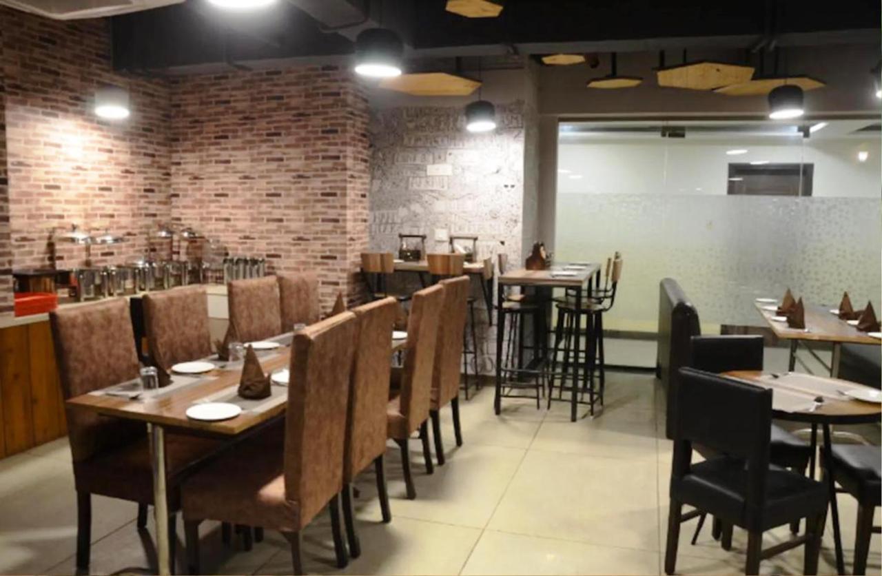 Hotel Citi Inn Grande Zirakpur Exteriör bild