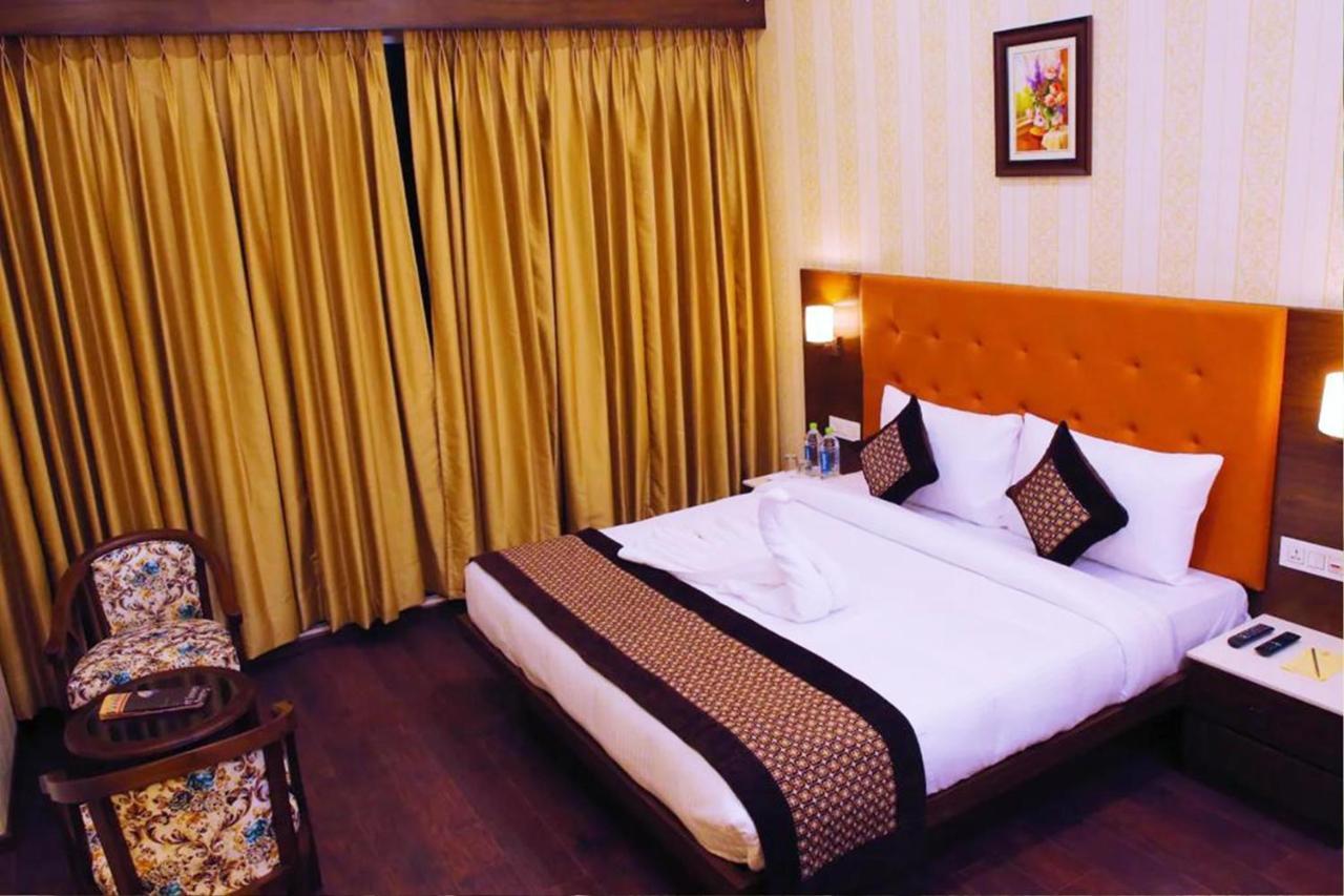 Hotel Citi Inn Grande Zirakpur Exteriör bild