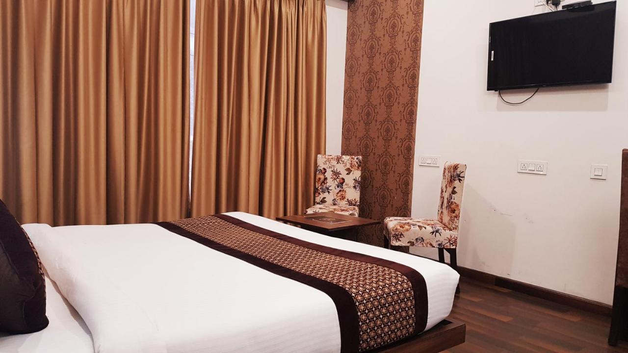 Hotel Citi Inn Grande Zirakpur Exteriör bild