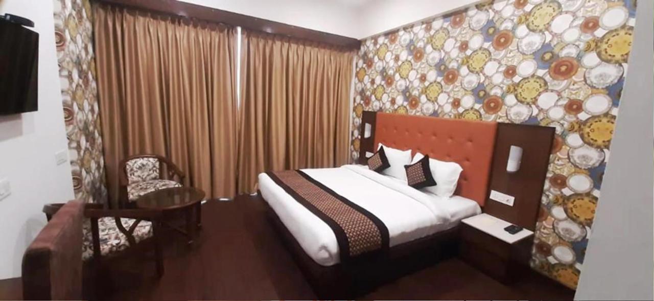 Hotel Citi Inn Grande Zirakpur Exteriör bild