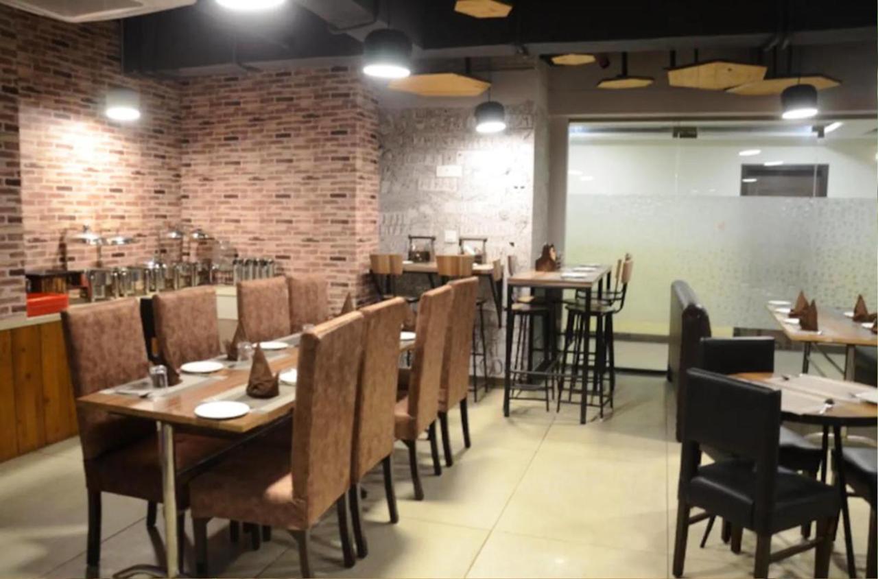 Hotel Citi Inn Grande Zirakpur Exteriör bild