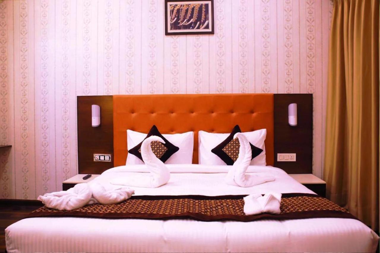 Hotel Citi Inn Grande Zirakpur Exteriör bild